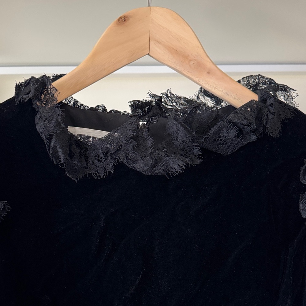 Vintage Bill Blass for Dayton’s Oval Room. Floral Puff Sleeve Black Top - Picture 4 of 11